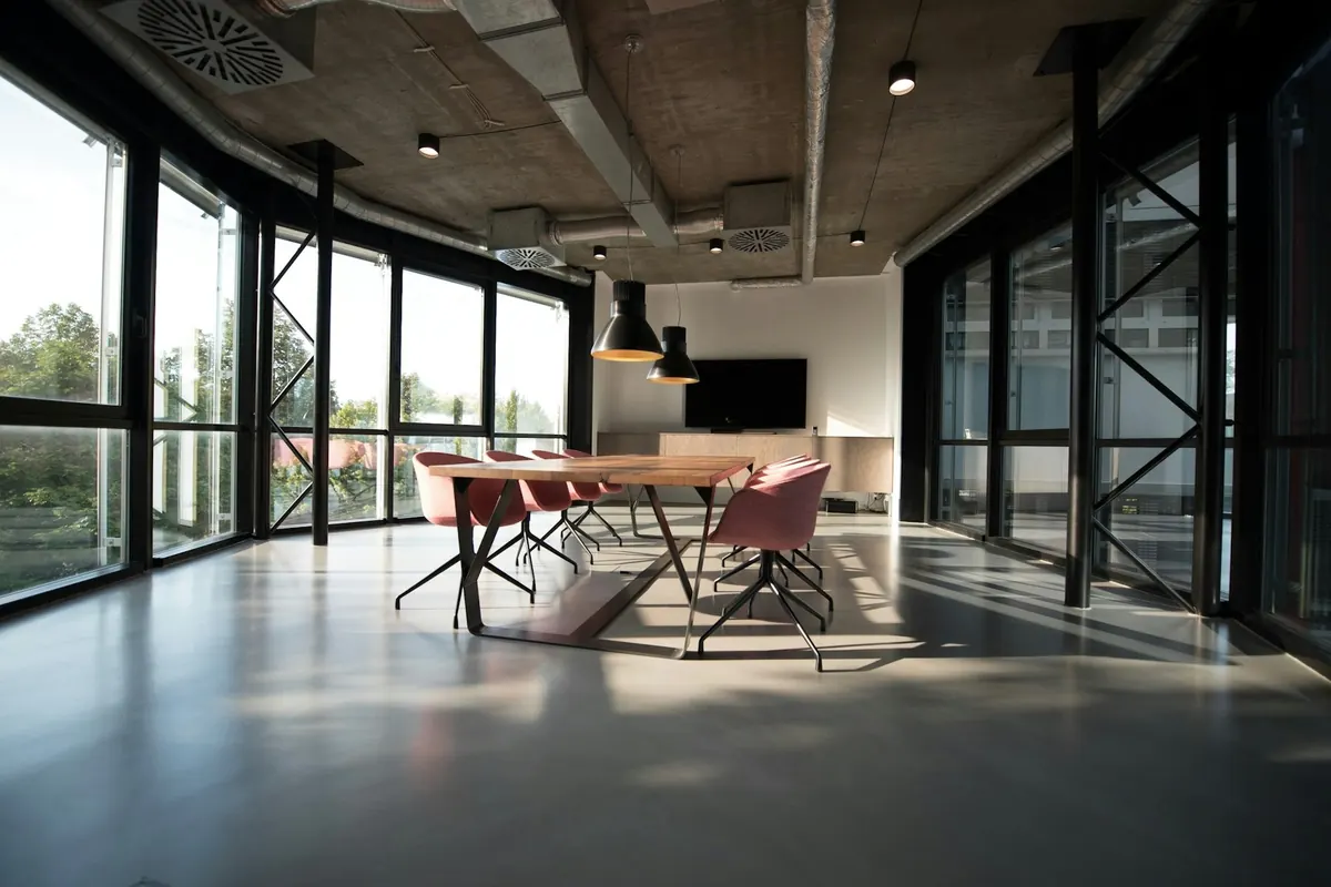 Ofis toplantı alanı yenileme sonrası görünüm