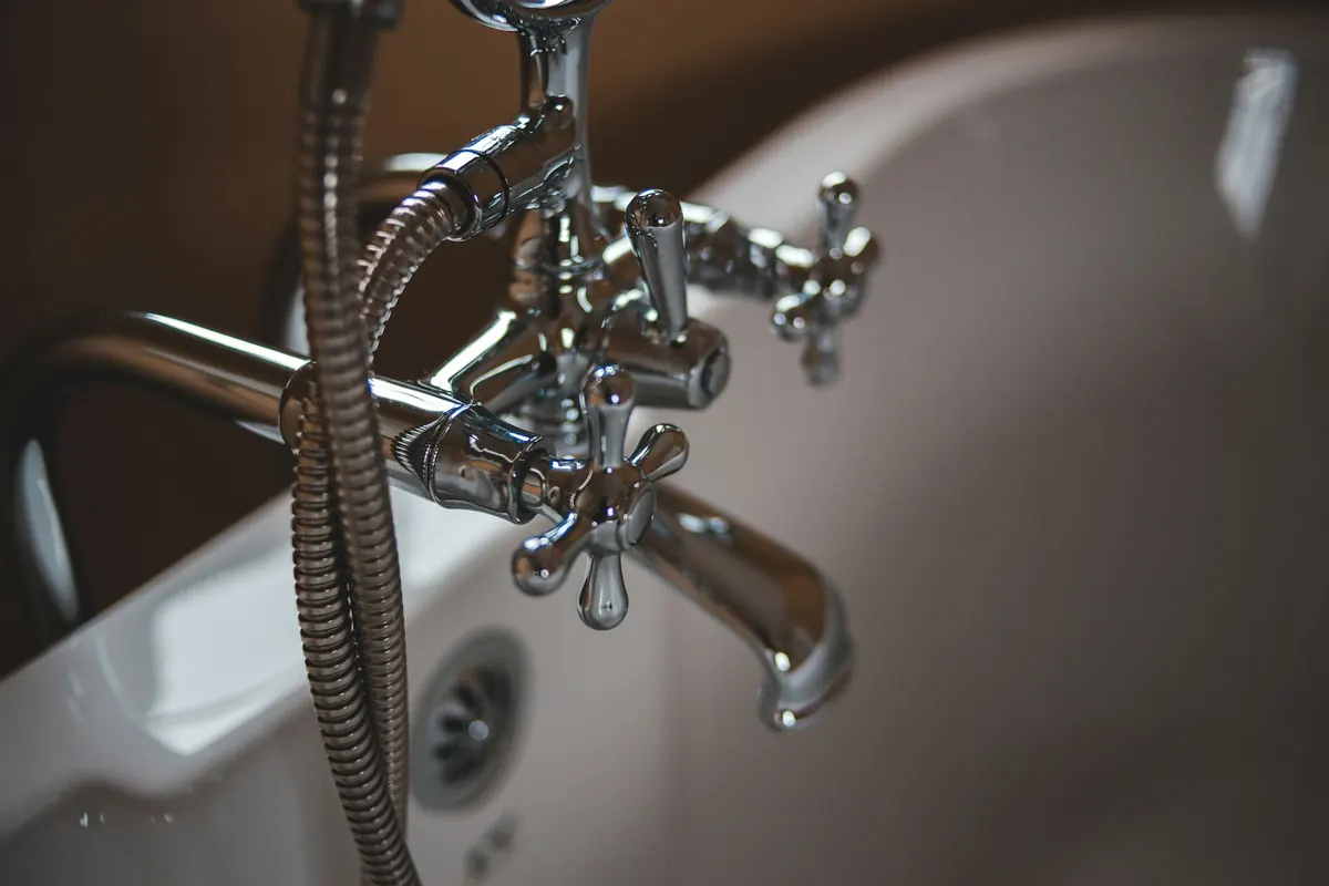 Banyo bataryası ve duş seti montajı